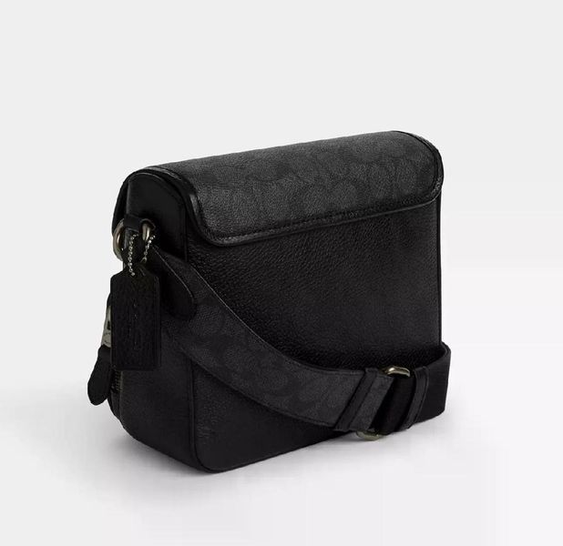Чоловіча шкіряна сумка Coach Sullivan Flap Crossbody Signature, чорна coach126 фото